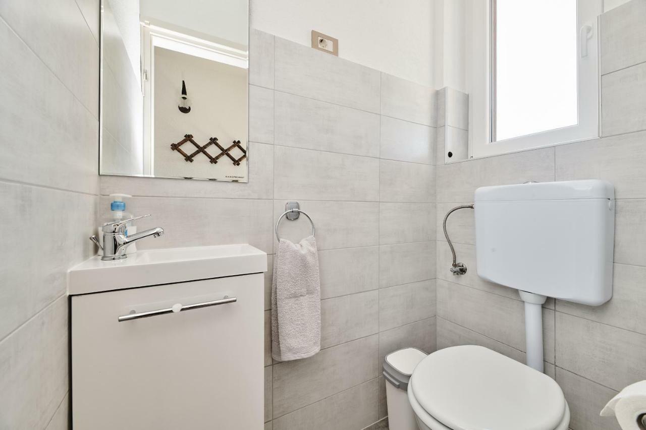 Apartment Ana Brtonigla Bagian luar foto
