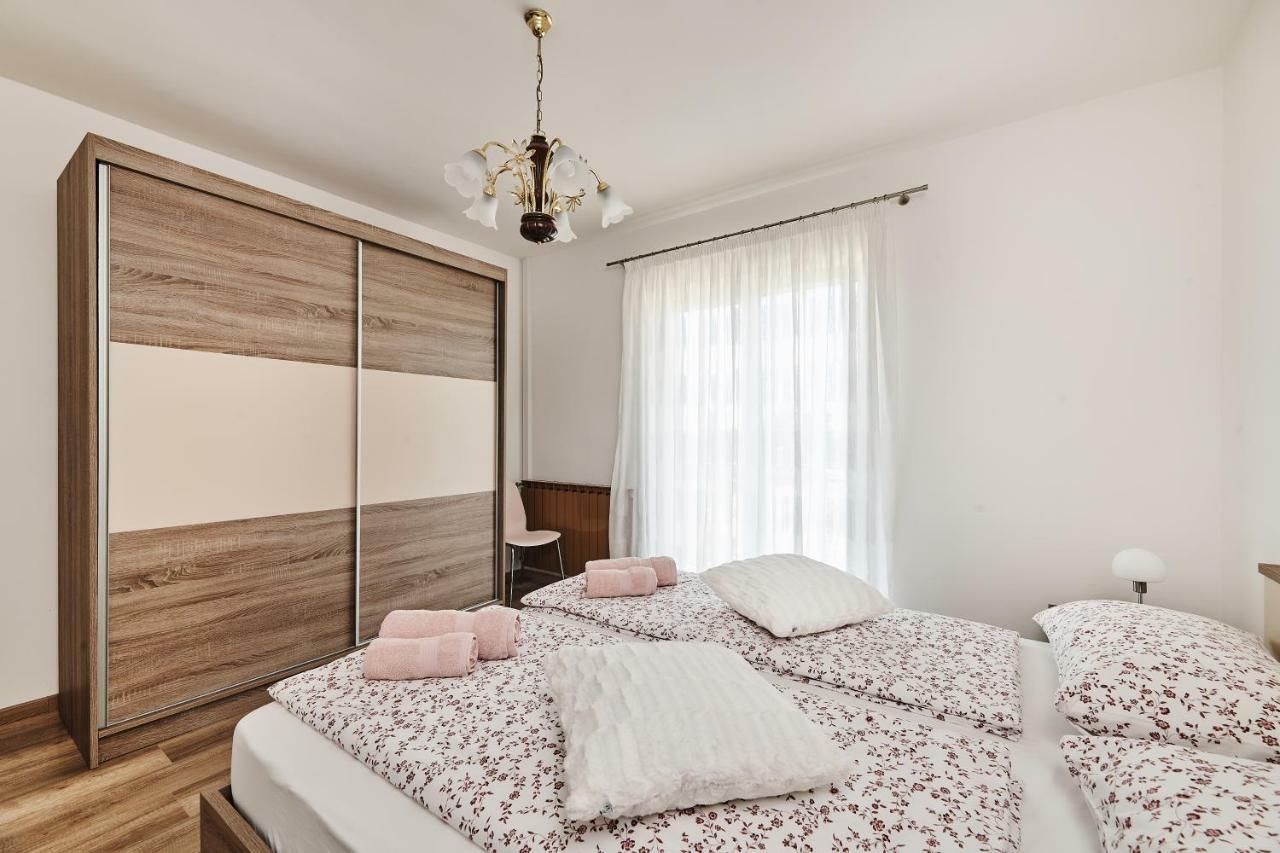 Apartment Ana Brtonigla Bagian luar foto